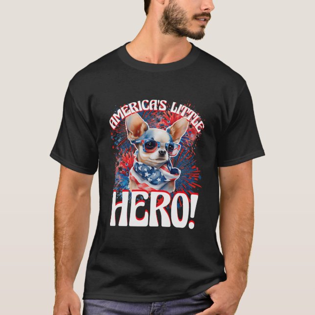 Chihuahua America's Little Hero Proud Chihuahua Pa T Shirt (Framsida)