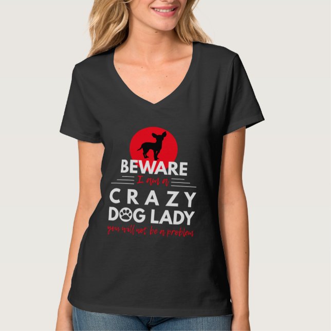 Chihuahua   Beware I am a Crazy Dog Lady T Shirt (Framsida)