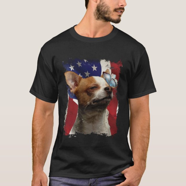 Chihuahua Butterfly American Flag 4th July Indepen T Shirt (Framsida)