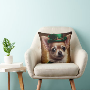 Chihuahua-hund i St. Patricks dag-kostym Kudde