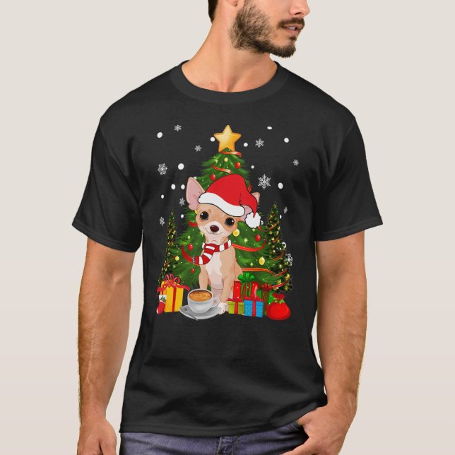 Chihuahua-julen i Hund är gift-kaffet Light Träd  T Shirt (Framsida)