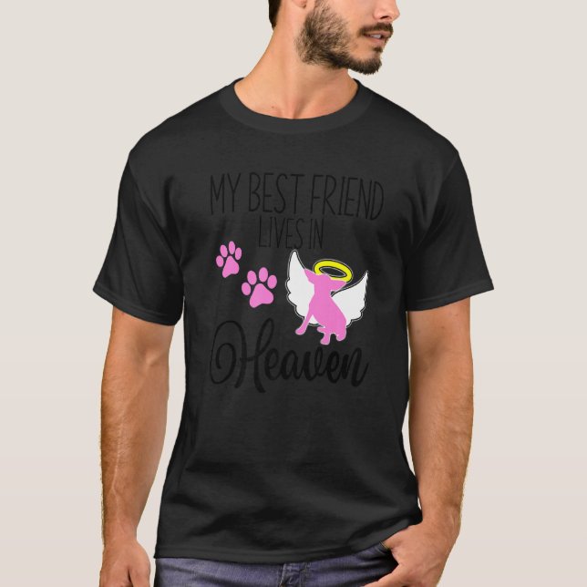 Chihuahua min bästa vän lever i himlens fiende. t shirt (Framsida)