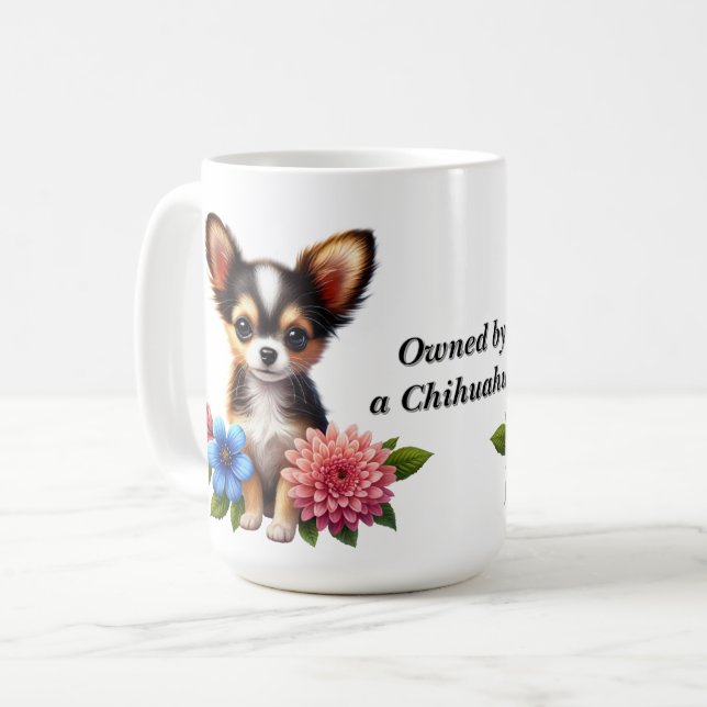 Chihuahua Puppy med dekorativa blommor Kaffemugg (Framsida vänster)
