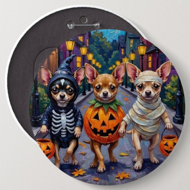 Chihuahua Trick-or-Treating in Halloween Costumes Knapp (Framsida & baksida)
