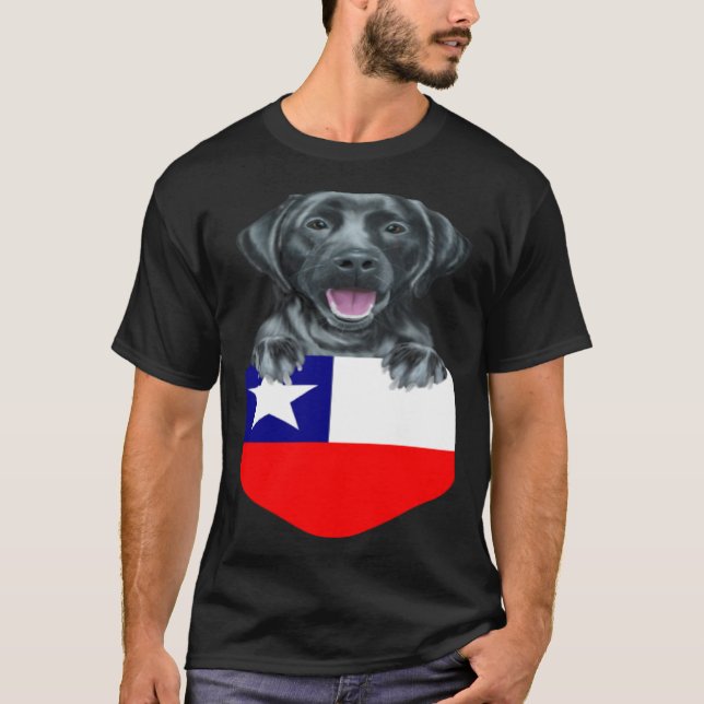 Chile Flag Black Labrador Retriever Dog In Pocket T Shirt (Framsida)