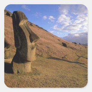 Chile, Påskön. Backe med Moai Fyrkantigt Klistermärke