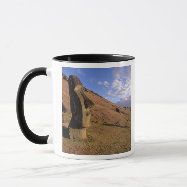 Chile, Påskön. Backe med Moai Mugg (Vänster)