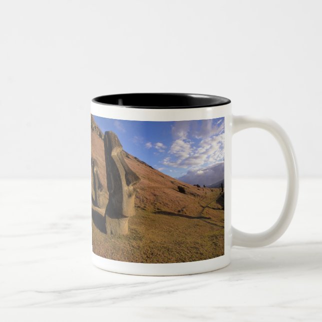 Chile, Påskön. Backe med Moai Två-Tonad Mugg (Höger)