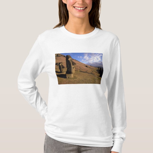 Chile, Påskön. Kulle med Moai Tee Shirt (Framsida)