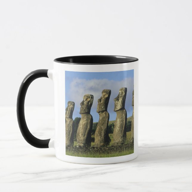 Chile, Påskön, Rapa Nui, Ahu Akivi Mugg (Vänster)