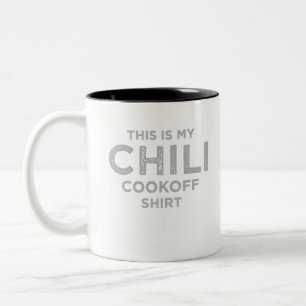 chili cookoff shirt Två-Tonad mugg