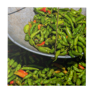 Chilies Till Salu På Marknad Kakelplatta