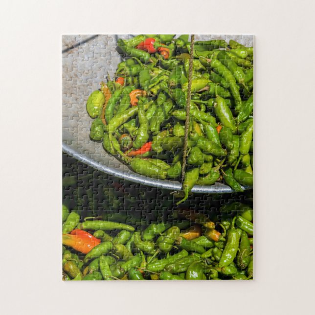 Chilies Till Salu På Marknad Pussel (Vertikal)