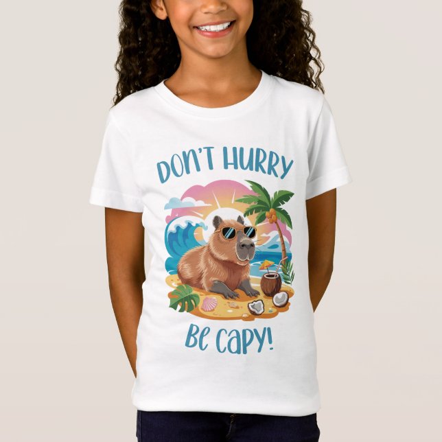 Chill Capybara Beach Vibes - Skynda dig inte att v T Shirt (Framsida)