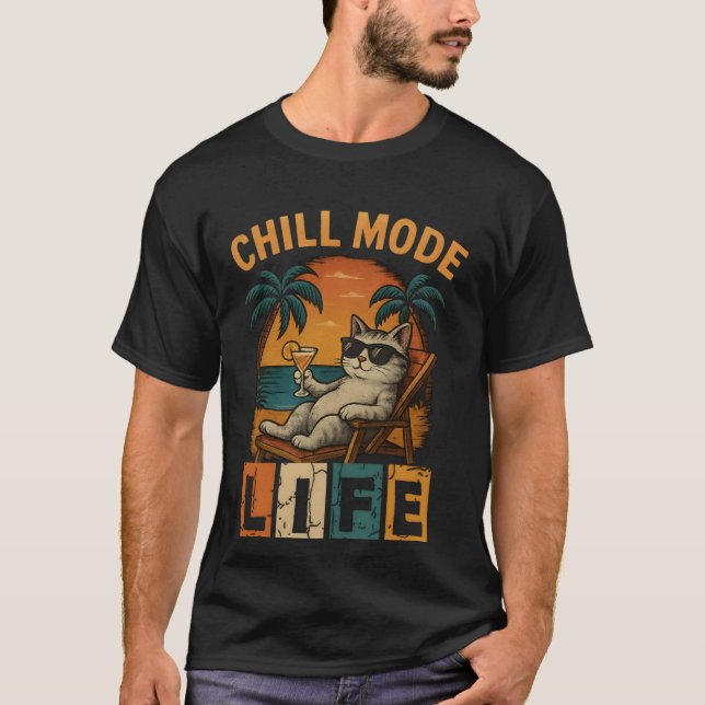 chill mod activated-A cat with glasses T Shirt (Framsida)