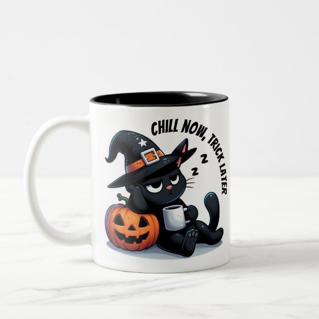 Chill Now - Trick Later Cat & Pumpkin | Halloween  Två-Tonad Mugg (Vänster)