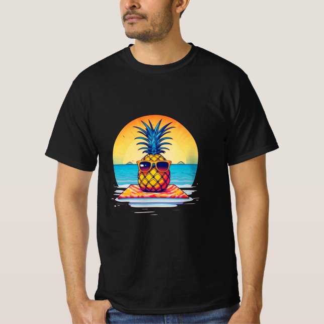 Chill Pineapple Summer Vibes Design. T Shirt (Framsida)