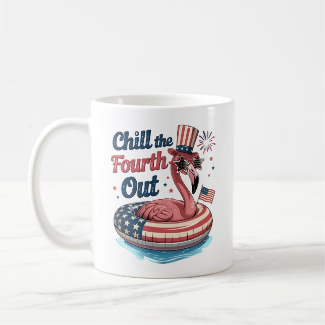 Chill The Fourth Out Funny 4th of July Flamingo Kaffemugg (Vänster)