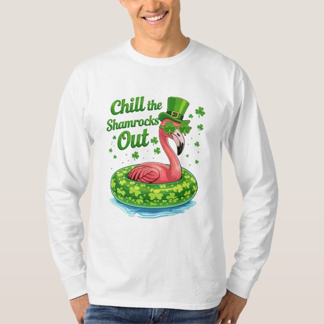 Chilla Ut Med Shamrock På Roliga St Patrick’s Day T Shirt (Framsida)
