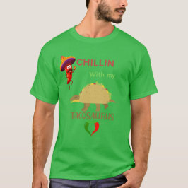Chillar med min tacosaurus t shirt