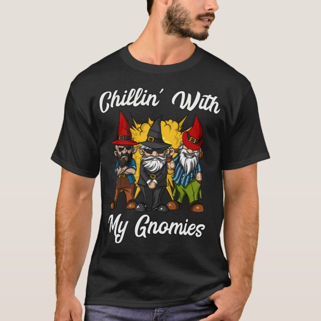 Chillar med mina Gnomies T Shirt (Framsida)