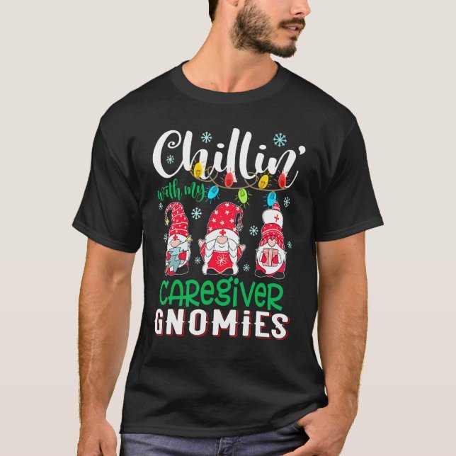 Chillar med mina vårdgivargnomiers julbelysning Ch T Shirt (Framsida)
