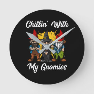 Chillin med min Gnomies Funny Garden Gnomes Rund Klocka