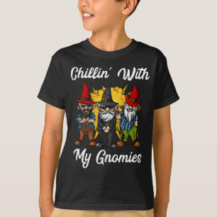 Chillin med min Gnomies Funny Garden Gnomes T Shirt