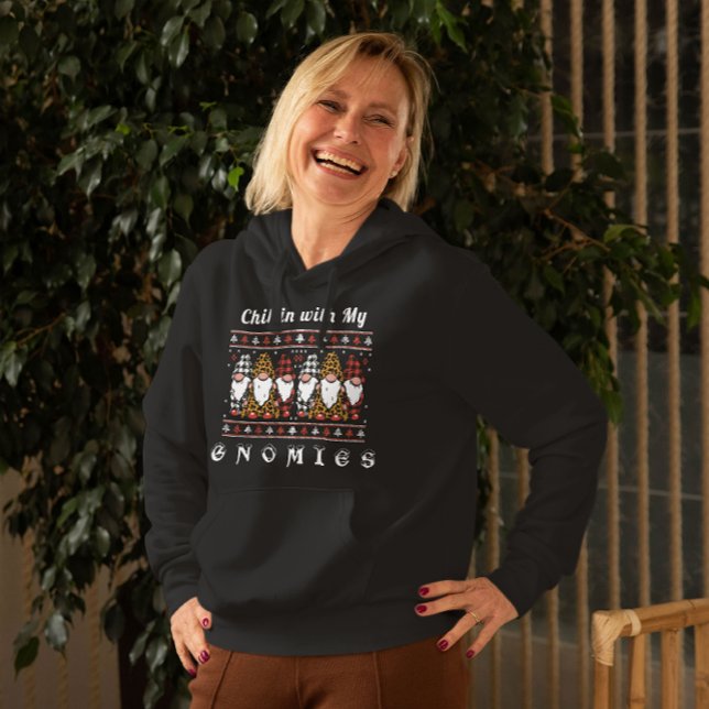 Chillin med min Gnomies Funny Gnome Payamas T Shirt (Chillin with my Gnomies)