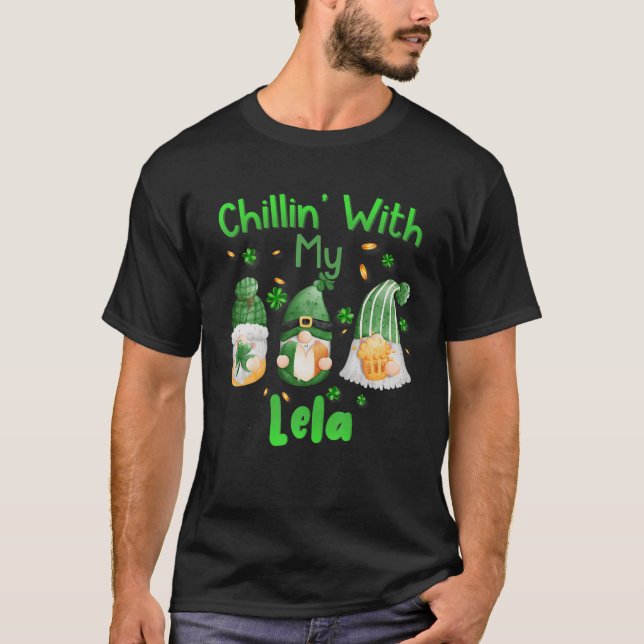 Chillin med min Lela-Grönt Plade Gnomes St Patrick T Shirt (Framsida)