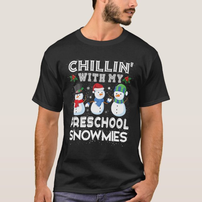 Chillin med min Preschool Snowmies julklapp T Shirt (Framsida)