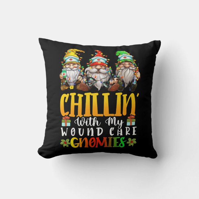 Chillin med min vårdssjuksköterska Gnomes Ch Kudde (Framsida)