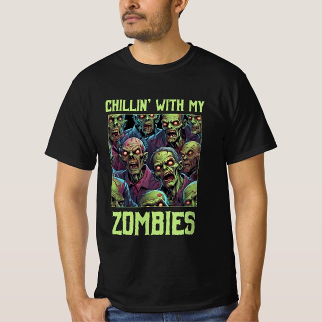 Chillin med min Zombies Halloween T Shirt (Framsida)