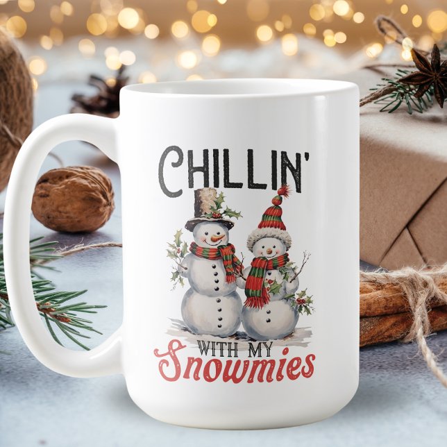 Chillin med mina snömier, Cute Snögubbe Kaffemugg (Chillin' With My Snowmies Cute Snowman Coffee Mug. A touch of Rustic Christmas Holiday charm!)