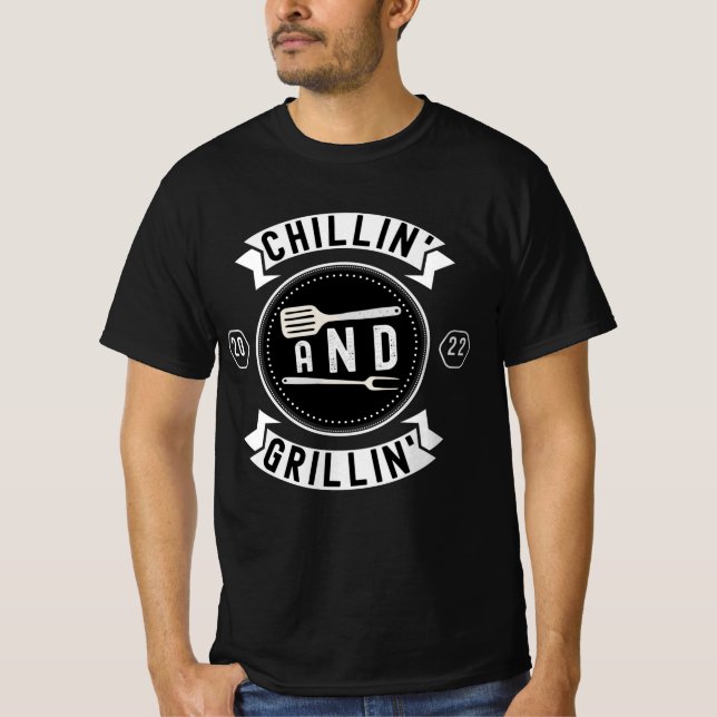 Chillin och Grillin Funny Outdoor Summer BBQ T Shirt (Framsida)