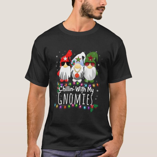 Chillin With My Gnomies Gnome T Shirt (Framsida)