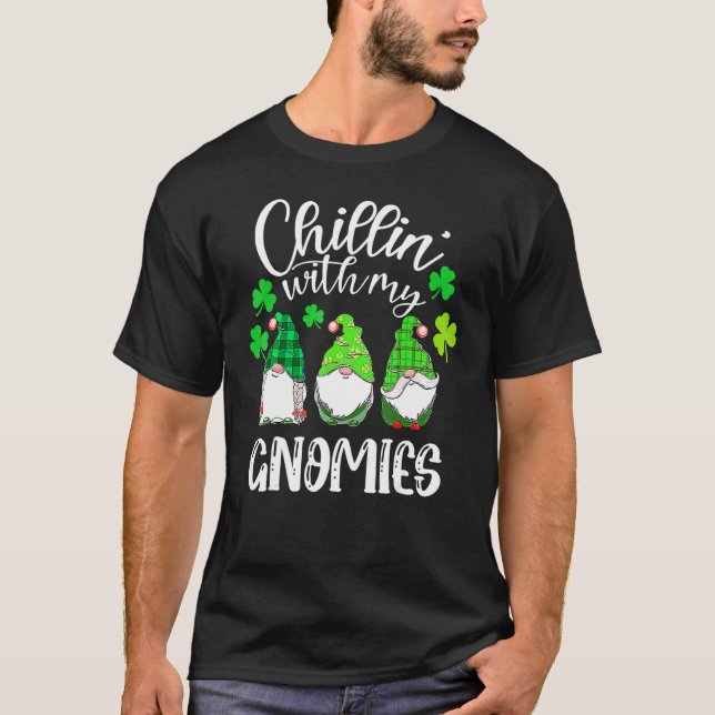 Chillin With My Gnomies St Patricks Day Shamrock I T Shirt (Framsida)