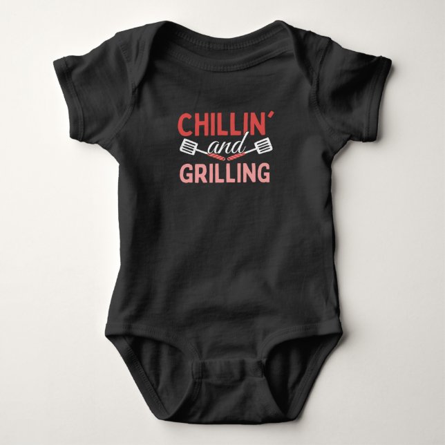 Chilling And Grilling - Grill BBQ T Shirt (Framsida)