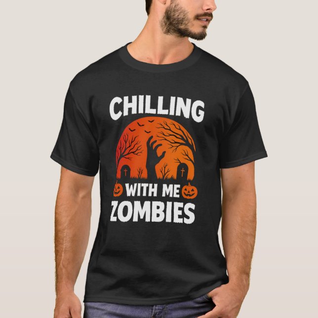 Chilling Designs _ Unique Halloween Apparel T Shirt (Framsida)