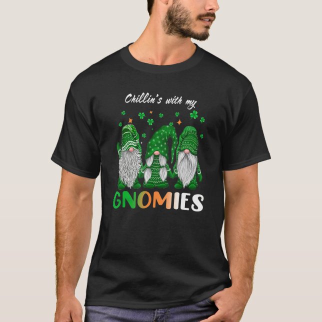 Chillin's With My Gnomies St Patrick's Day Shamroc T Shirt (Framsida)