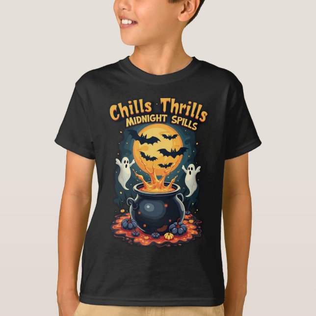 Chills Thrills och Midnight Spills Halloween Vibes T Shirt (Framsida)
