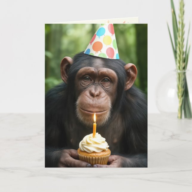 Chimpanzee Holding a Birthday Cuptårta Kort (Framsida)