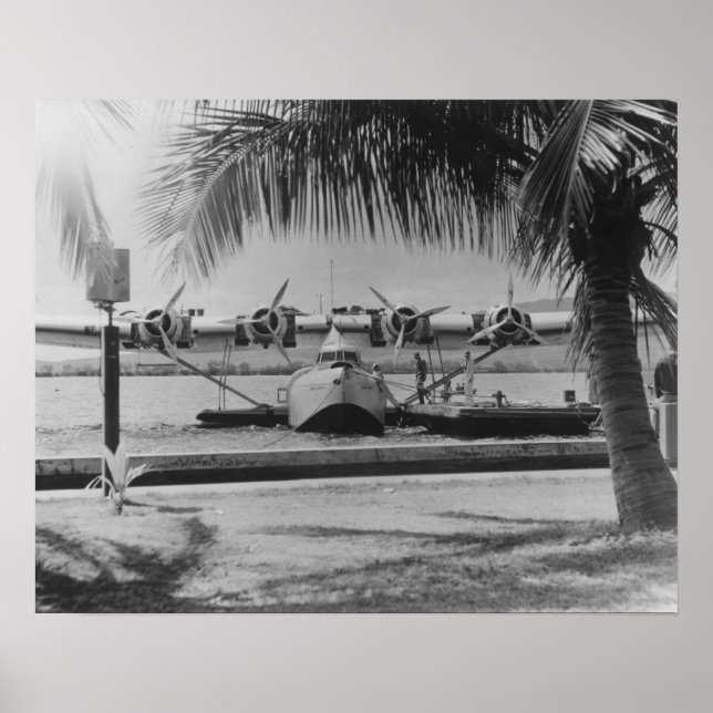 China Clipper Mooring on Hawaiian Island Poster (Framsidan)