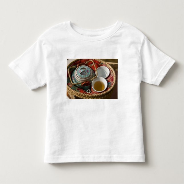China, Hongkong. Traditionell kinesisk tekanna och Tee Shirt (Framsida)
