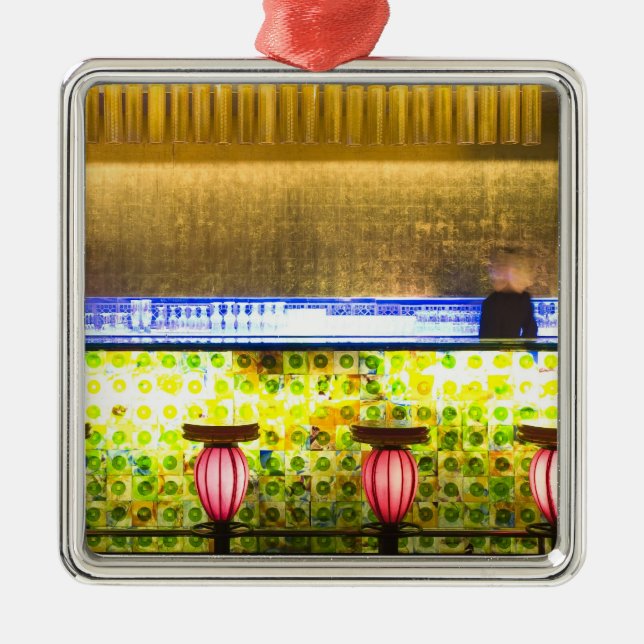 China, Shanghai. Pub i Xin Tian Di pub 2 Julgransprydnad Metall (Framsidan)