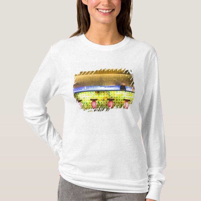 China, Shanghai. Pub i Xin Tian Di pub 2 T-shirt (Framsida)