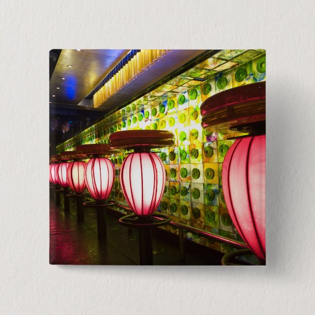 China, Shanghai. Pub i Xin Tian Di pub Knapp (Framsida)