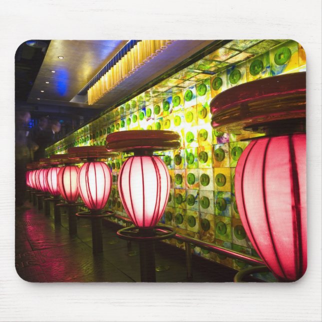 China, Shanghai. Pub i Xin Tian Di pub Musmatta (Framsidan)