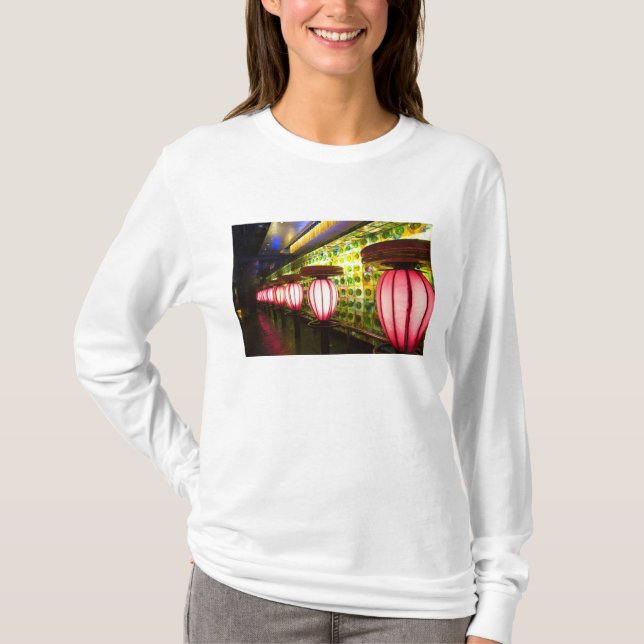 China, Shanghai. Pub i Xin Tian Di pub Tee Shirt (Framsida)