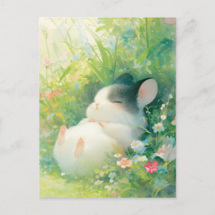 Chinchilla som sover i solig äng med vilda blommor vykort
